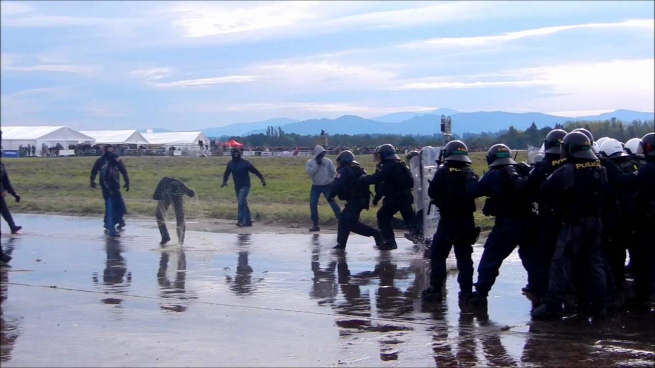 Dny NATO 2012 - Ukázka činnosti pořádkové jednotky