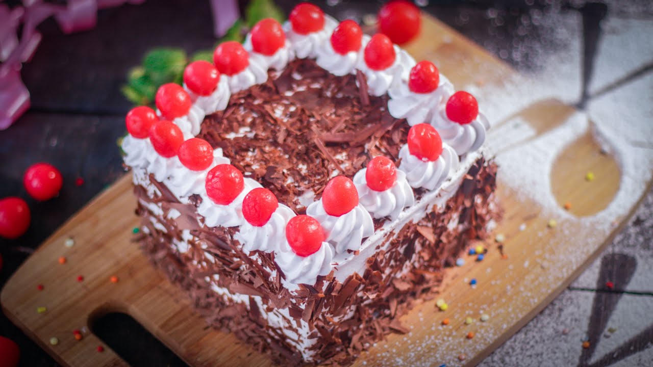 बिना बेक किये बनाइये ब्लैक फ़ॉरेस्ट केक बिस्किट से | Black Forest Cake With Bourbon Biscuit | MintsRecipes