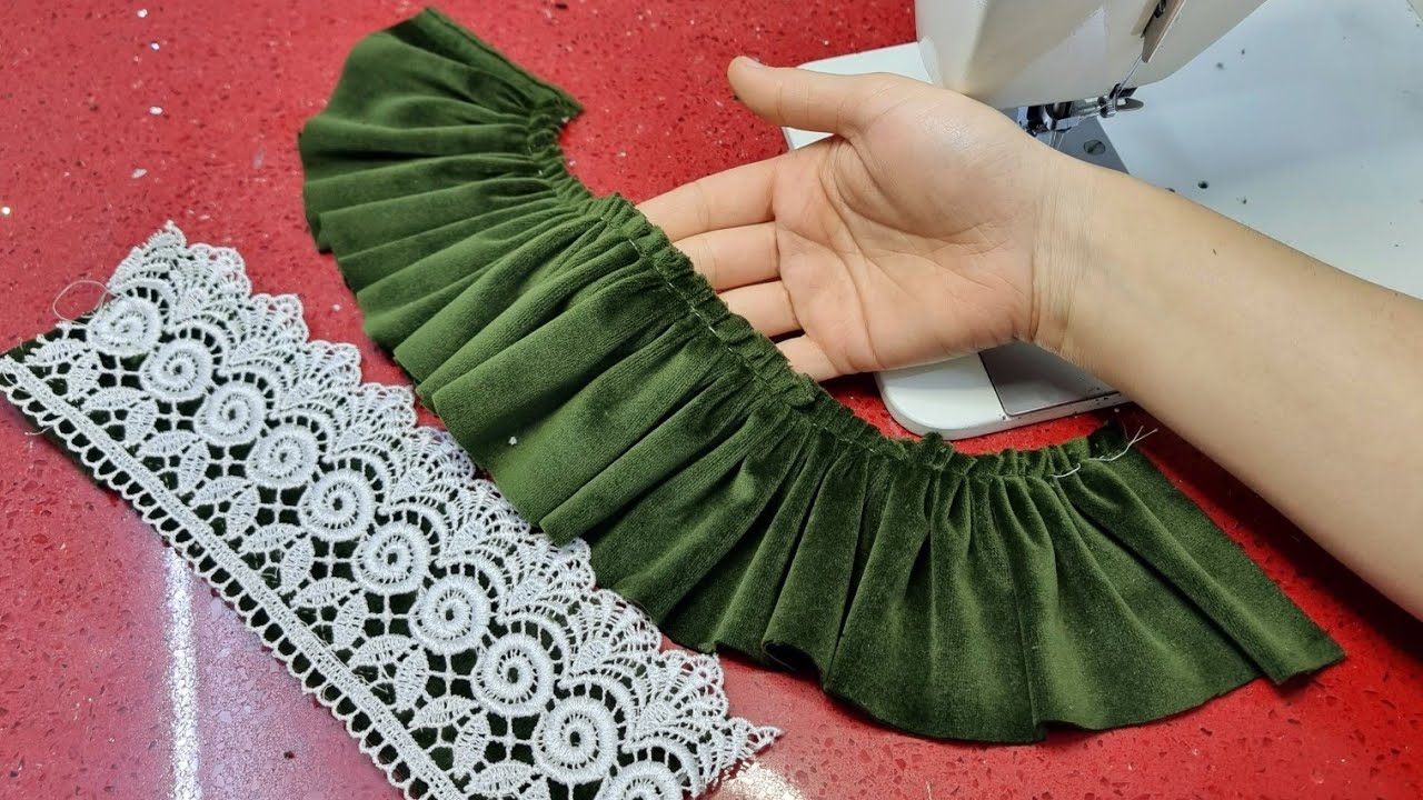 تصميم رقبة مكشكشة مع دانتيل/frill neck design with lace/ size XL