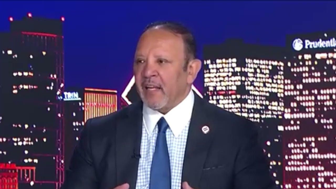 Главный полицейский Чикаго рассказал об инциденте, произошедшем в субботу, когда федеральные имми...