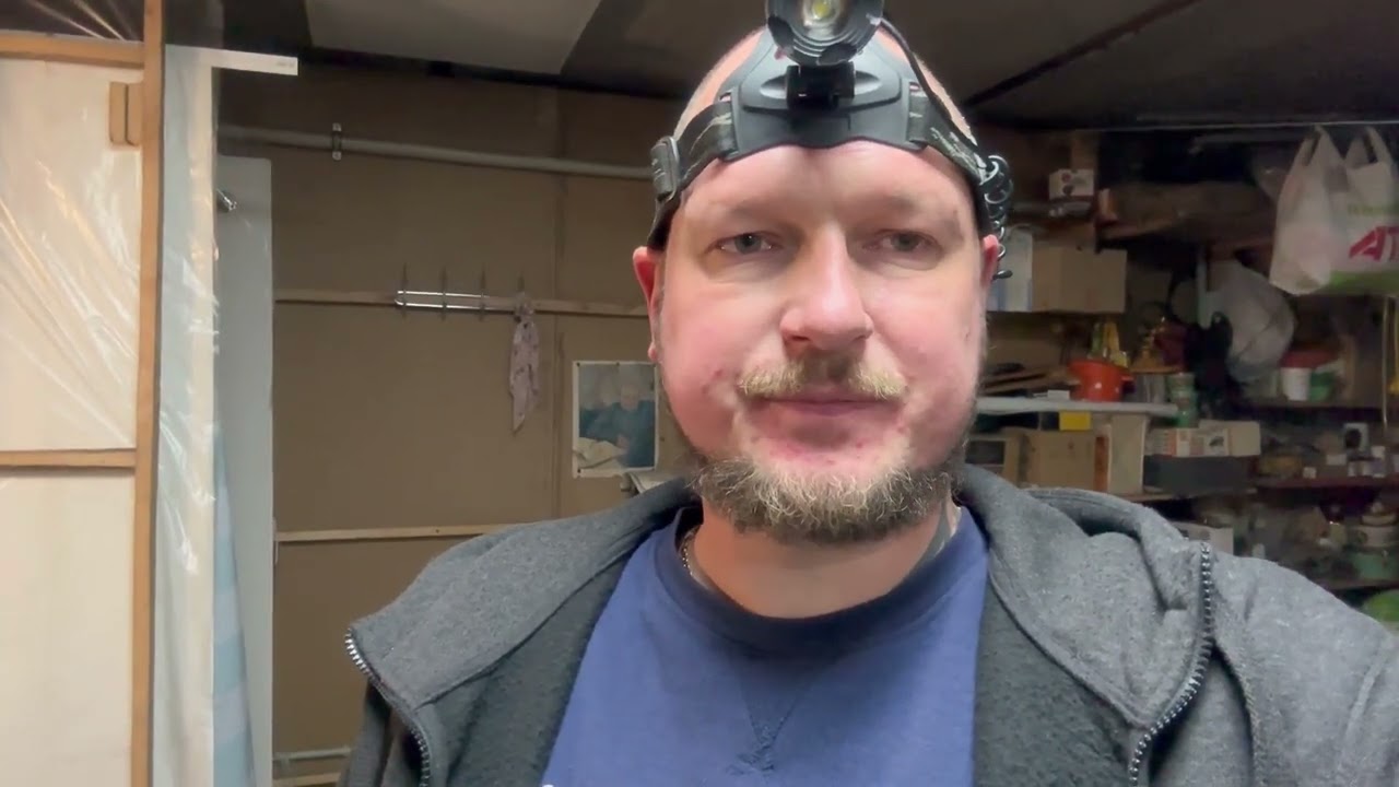 Розпочали опалювальний сезон в будинку який дістався мені у спадщину Посадили часник, зібрали горіхи