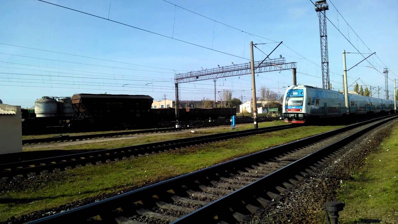 электропоезд шкода Донецк-Симферополь на ст Джанкой - YouTube