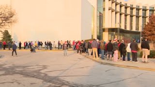 Thousands of IU fans line up for Peach Bowl towels