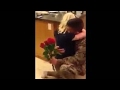 عسكري يفاجئ حبيبته بعيد الحب بعد غياب طويل شوف رده فعلها 