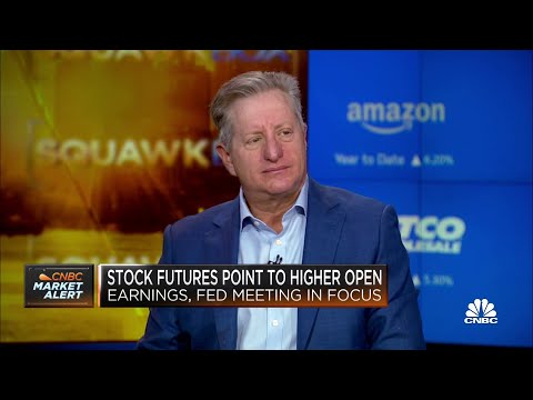 There's no evidence of a recession so far, says Neuberger Berman's Steve Eisman Episode cover