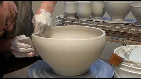 33. Throwing / Making a Large Porcelain Salad Bowl with Hsin-Chuen Lin