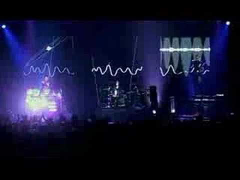 Muse (+) Endlessly (Live at Wembley Arena, London - 2003)