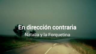 Video thumbnail of "En dirección contraria - Natalia y la Forquetina // letra"