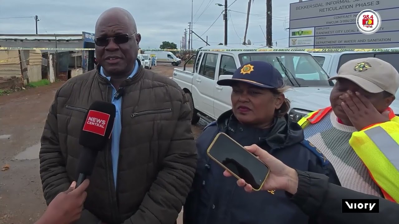 Полиция находится на месте смертельной перестрелки после нападения вооруженных людей на девять че...