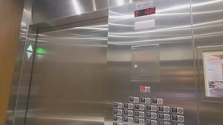 Toronto The Pinnacle on Adelaide fast Thyssen krupp elevators (high zone)