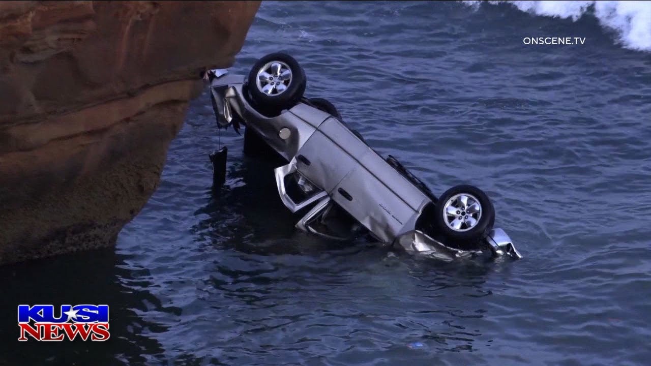 San Diego Police Officer saves twin girls after father drives off Sunset Cliffs in suicide attempt