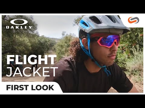 Video: Ulasan kacamata hitam Jaket Penerbangan Oakley