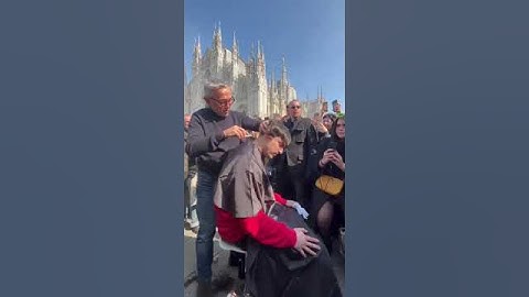 Sono delle belle tagliatelle: commento di chef Barbieri "barbiere per un giorno" video clip