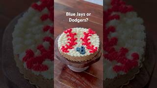 Who are you cheering for⚾️ #cookiecake #cookiedecorating #worldseries #baseball #cake