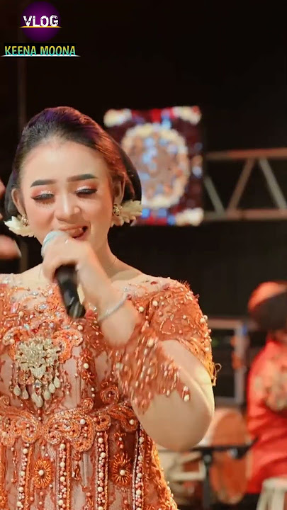 niken solindary #beutiful#. Eanjal stage performance #