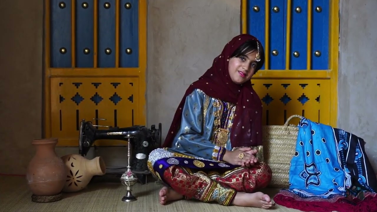 فن الويلية (بنت إزكي)إهداء للسيدة الجليلة بمناسبة العيد الوطني 52  مدرسة صرح المعرفة (١-٤)