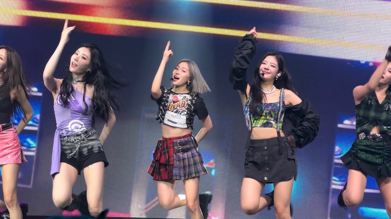 221029 Sneakers — ITZY The 1st World Tour “Checkmate” | Phoenix ...