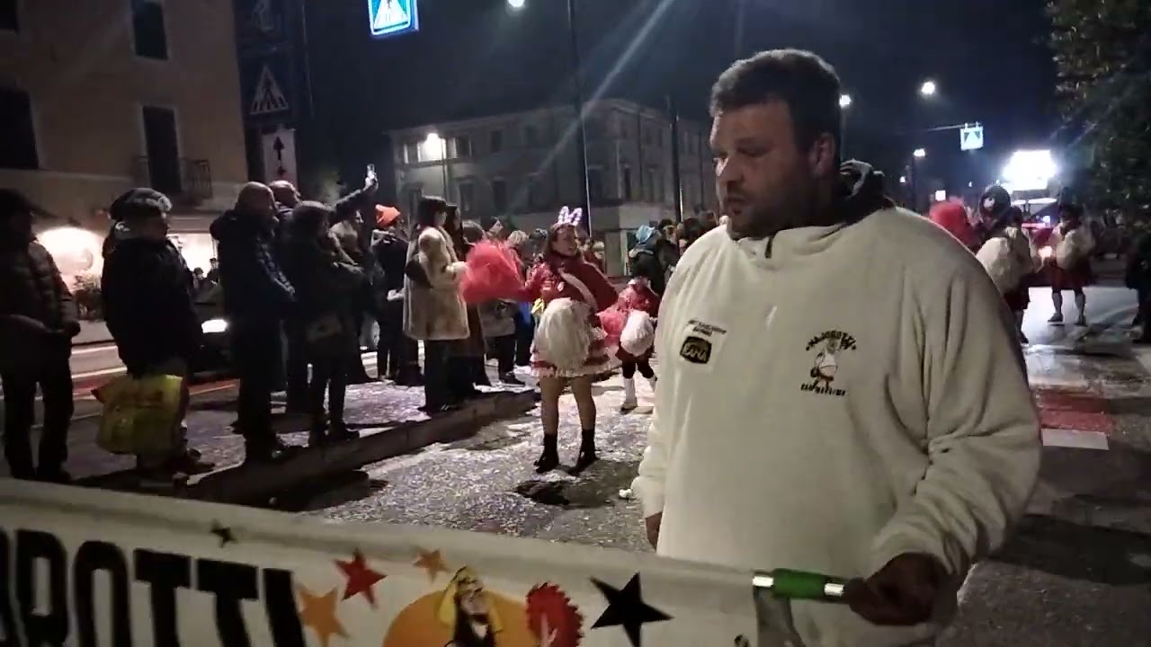 carnevale di Villafranca in notturna 2024 parte 1 le bande e i primi carri