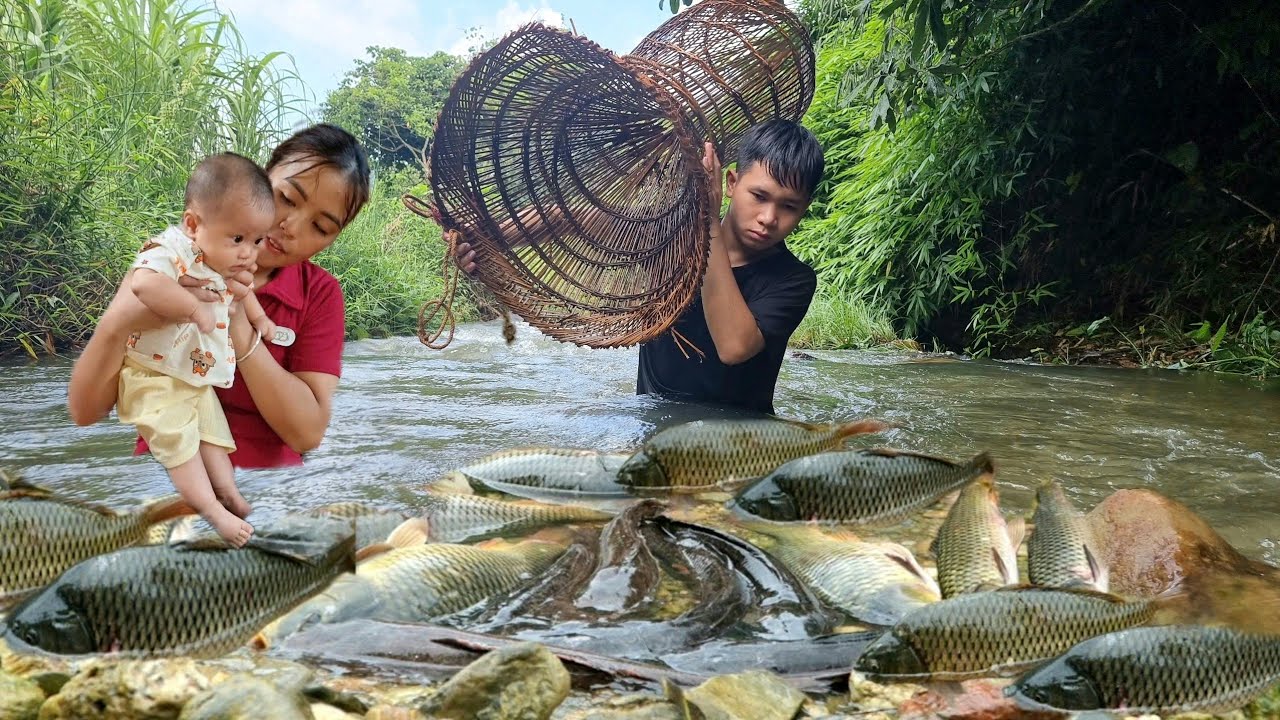 How to catch giant stream fish during flood season -cooking with family ...