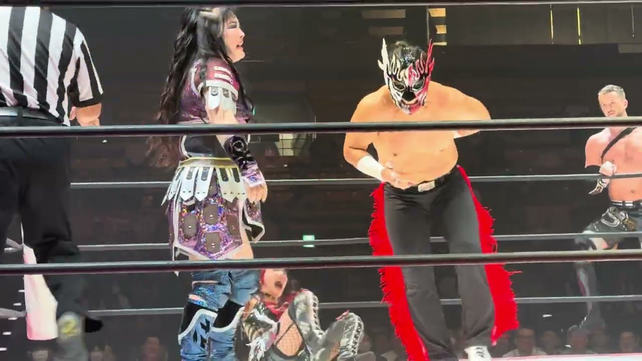 さくらえみがエル・デスペラードと伊藤麻希を相手にしてダメージを与えるとクリス・ブルックスも入ってきて4人の攻防から伊藤とデスペのダブルこけし 東京女子「SUMMER SUN PRINCESS '25」