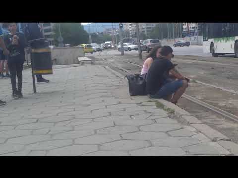 Видео: Живот на трамвайна спирка