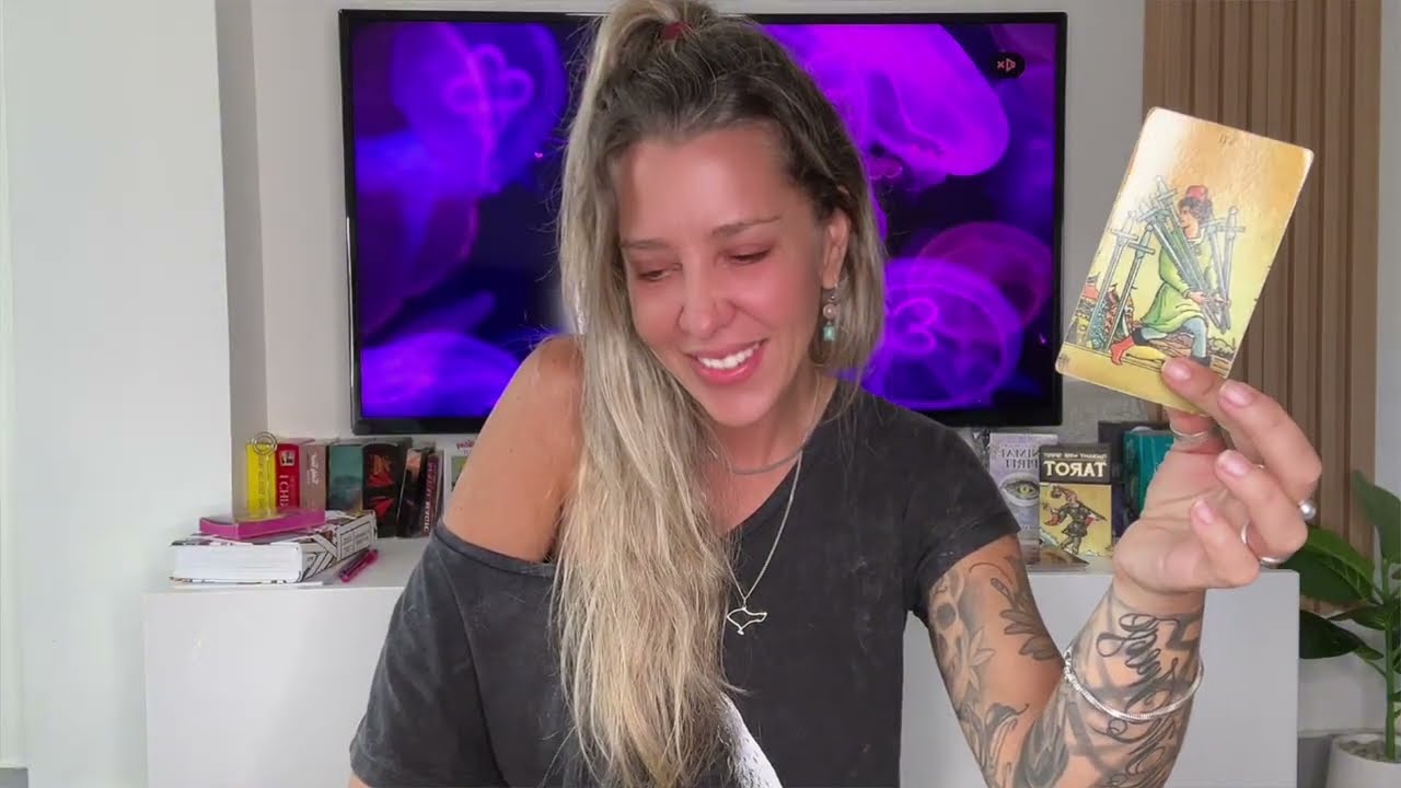 LIBRA ♎️ A HORA DO CRUSH❤️BÔNUS🔥Alguém terá uma grande surpresa. Um encontro de almas em seu caminho