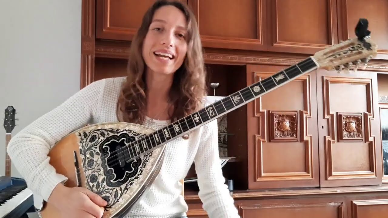 Τα παλάτια της αγάπης μάθημα μπουζούκι . Konstantina bouzouki