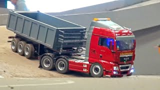 AMAZING RC TRUCK COLLECTION & CONSTRUCTION SITE MOMENTS// HEAVY HAULAGE RC TRUCKS STUCKING//MB AROCS
