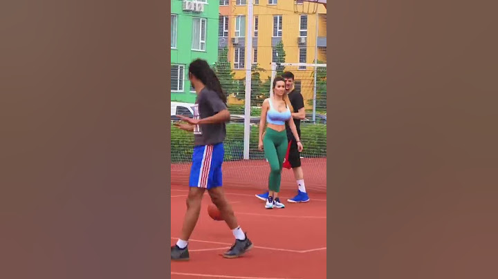 Ботан высчитал по формулам и грудкам как играть в Баскетбол 😅 Nerd Basketball Prank