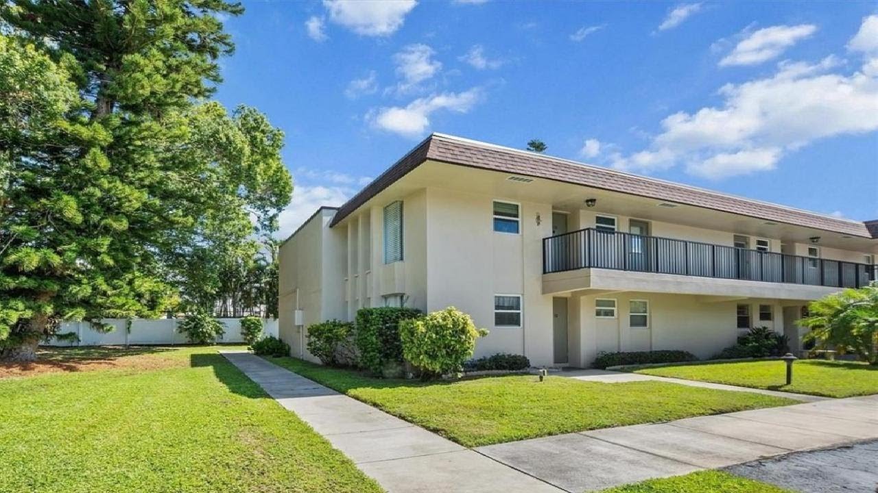 9945 47TH AVENUE N, ST PETERSBURG, FL Presented by Melanie Carney.