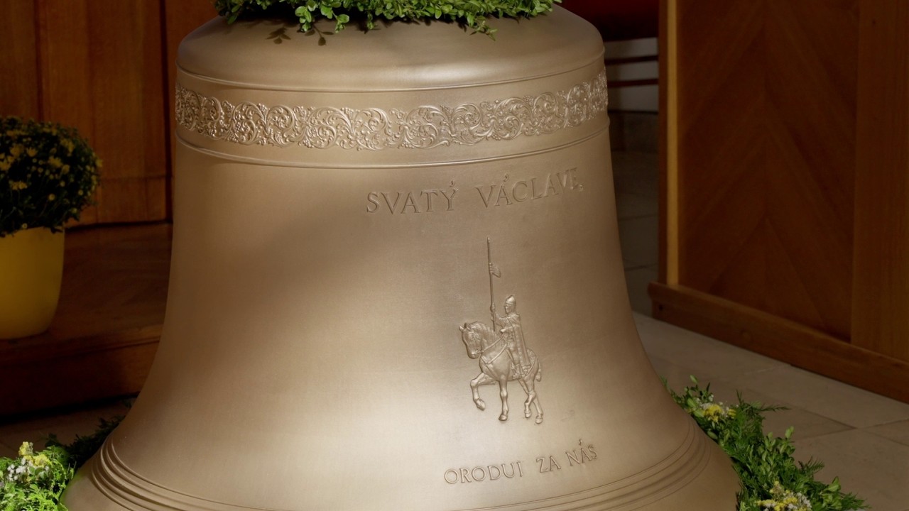 Návrat zvonu do kostela sv. Vavřince
