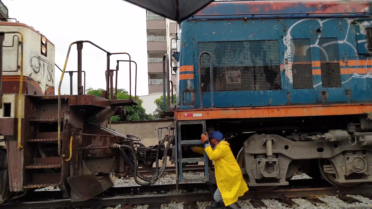E TIVEMOS MANOBRA NA CHUVA!! Confira a trabalheira pra levar o trem com locomotiva avariada
