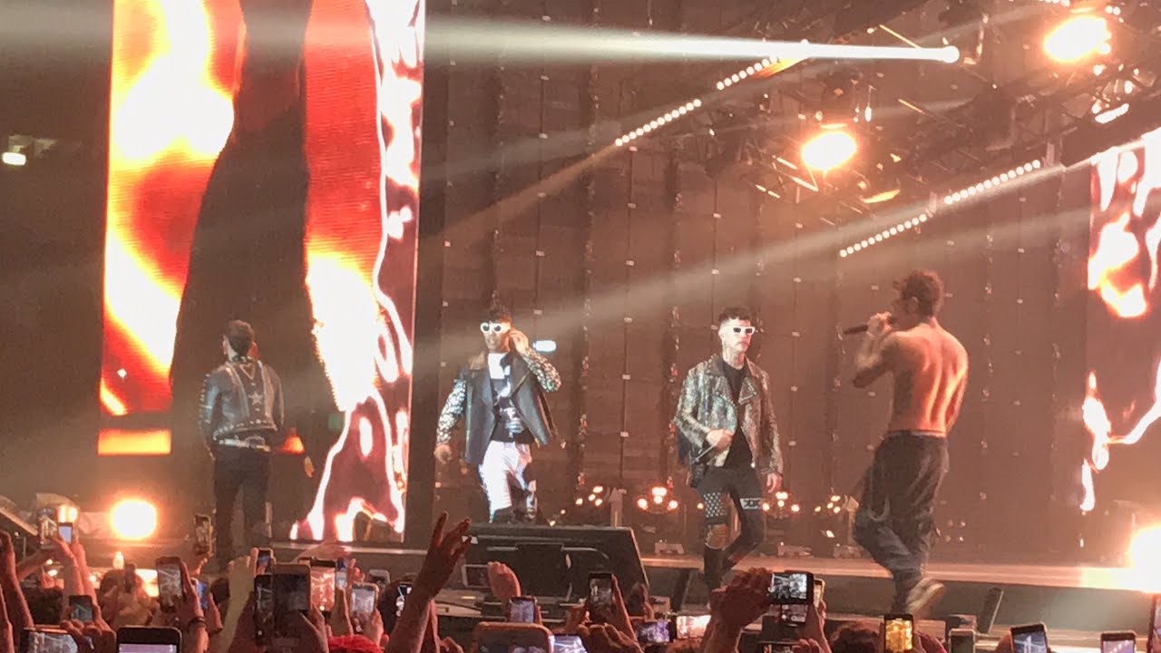 Fedez feat. Dark Polo Gang - TVTB - Live @ Mediolanum Forum (Milano)