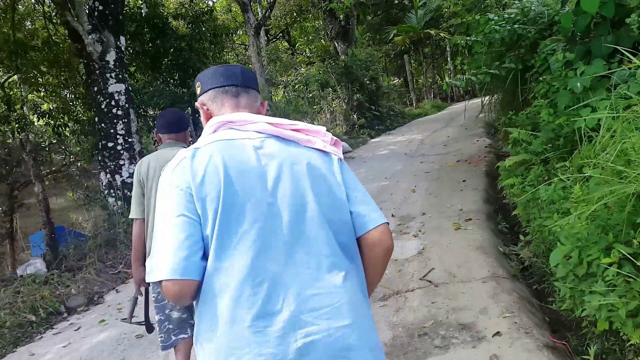 Ziarah ke makam orang tua - YouTube