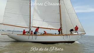 Regata Veleros Clásicos en el Río de la Plata.