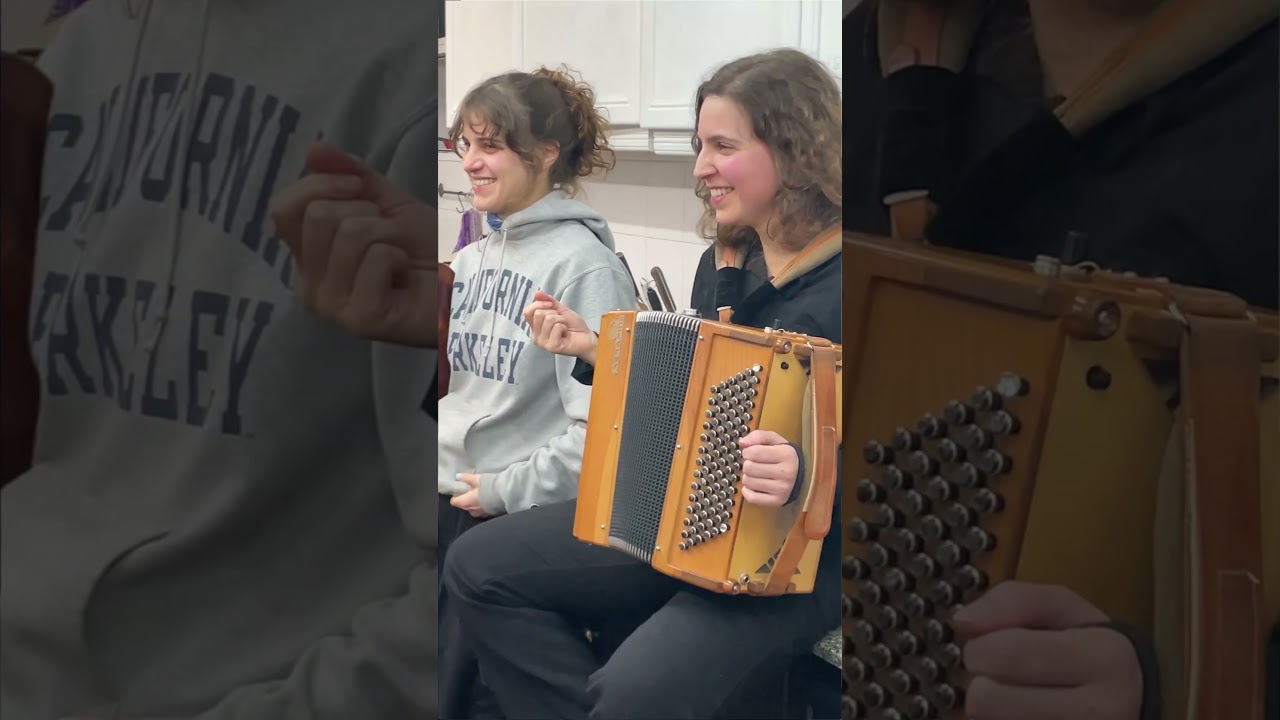 Coliving Magic: Jamming with Galician Musicians in Anceu (Caamaño & Ameixeiras)