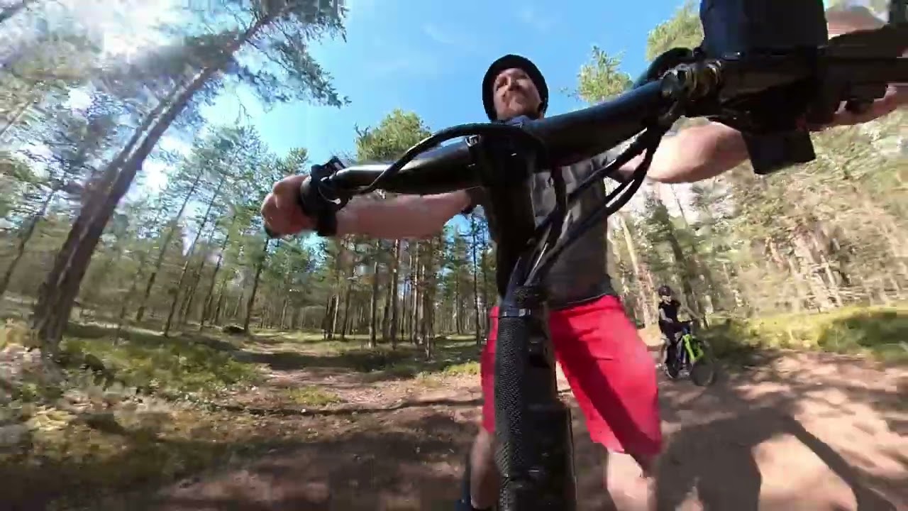 Skick sähköpotkukelkka testissä Haukiputaan Virpiniemen pyöräilyreiteillä