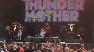 Thundermother - Deranged - Live Helgeåfestivalen 2016
