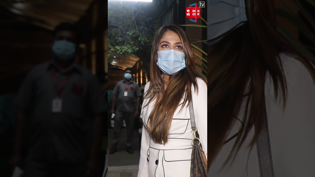 Malvika Raaj spotted outside Starbucks in Juhu 