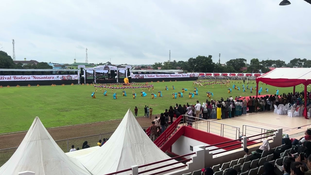 Tari massal Kukar festival budaya nusantara 2024