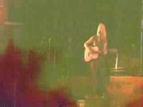 在 YouTube 上觀看「Lisa Redford 'New Years Day'   Original Song」