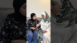 نظرة الأخوات لبعض 