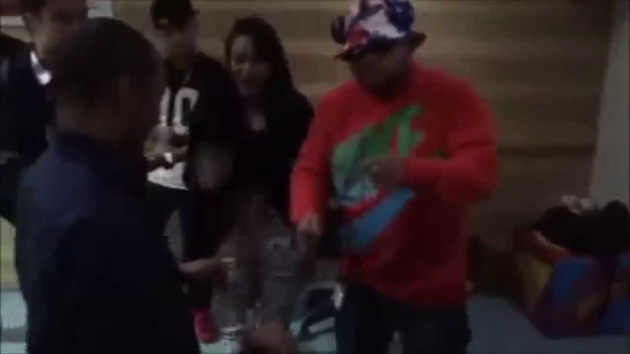 Ñejo bailando el guiro (salsa choke) YouTube