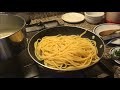 Spaghetti con salsa di peperoni, olive e capperi (videoricetta n° 970)