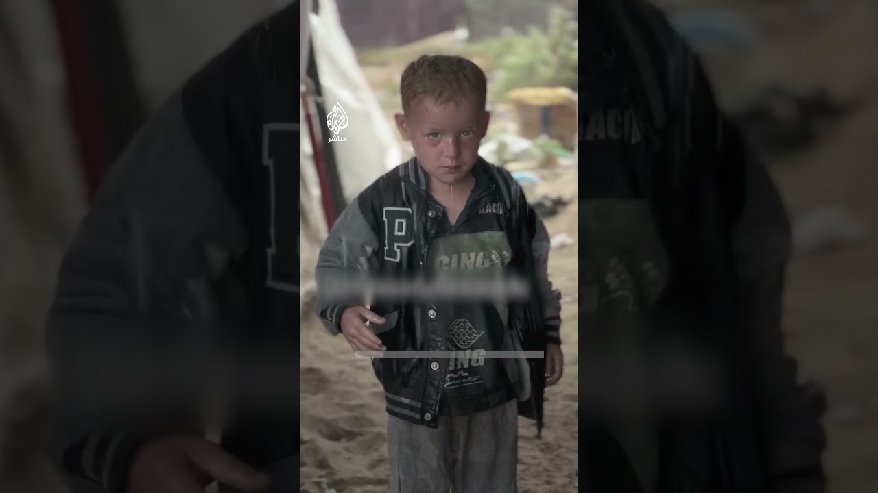 مشاهد مؤلمة لطفل فلسطيني غارق في مياه الأمطار