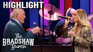 Terry & Rachel Bradshaw's Sweet Grand Ole Opry Performance | The Bradshaw Bunch | E!