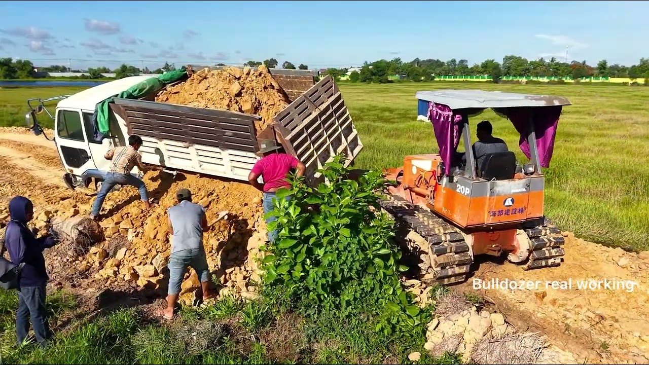 Incredible Landfill!! Dump Truck 5ton Back Uploading overturned rescovery Bulldozer Komatsu rescue