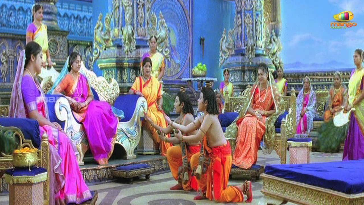 Sri Rama Rajyam movie scenes   Lava Kusa singing to Kaushalya   Bala Krishna Nayantara