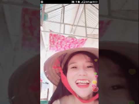 Bigo live: Linh Lai lộ hàng