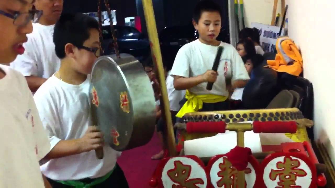 Trung tinh duong lion dance drumming